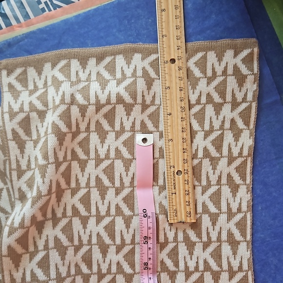 MICHAEL Kors Scarf - Picture 6 of 6